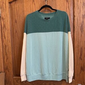 Like new lightweight sweater